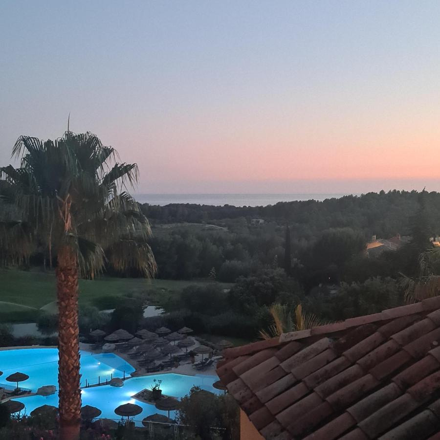 Апартаменты Hameau Des Amandiers - Vue Mer, Golf Et Vignes Сен-Сир-сюр-Мер Экстерьер фото